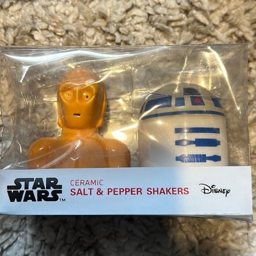 Star Wars C-3PO and R2-D2 Ceramic Salt 🧂 and Pepper Shakers NWT